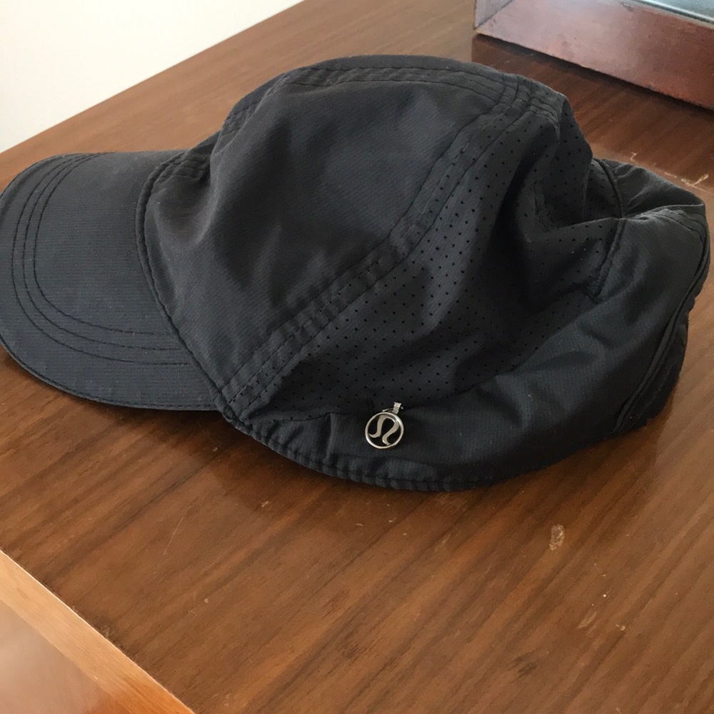 Black Lululemon hat